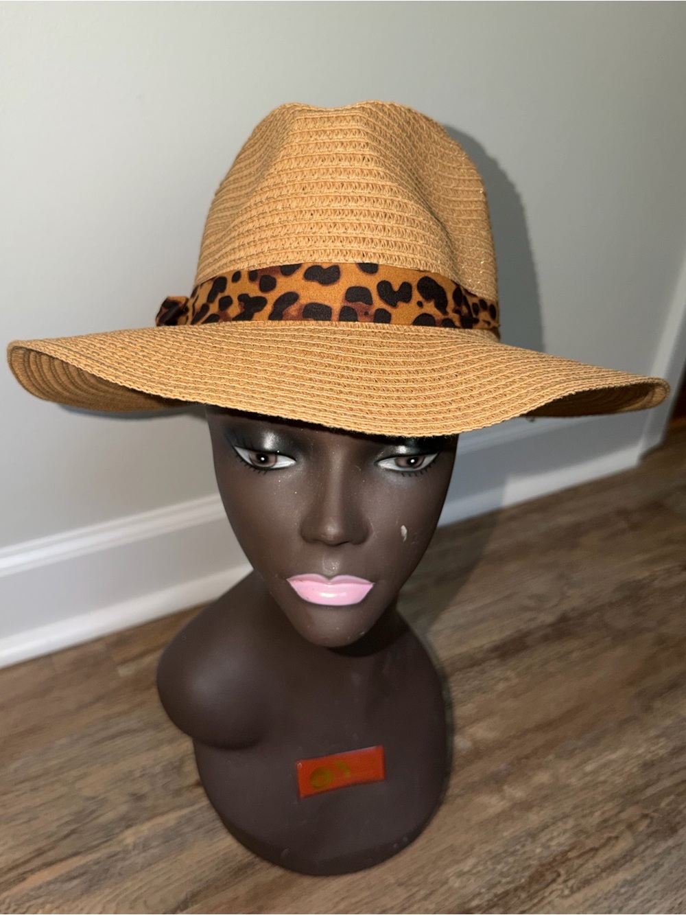 Women’s Tan Straw Fedora Hat with Leopard Band - NWT❤️